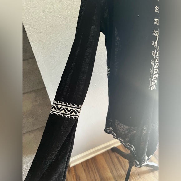 Haute Project Black and White Long Sleeve Cardigans - Picture 3 of 5